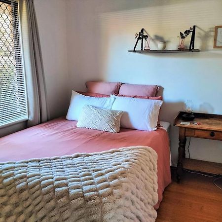 All The Comforts By The Lake Perth Esterno foto