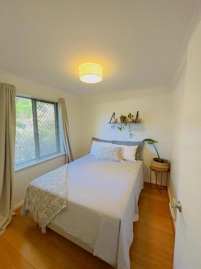 All The Comforts By The Lake Perth Esterno foto