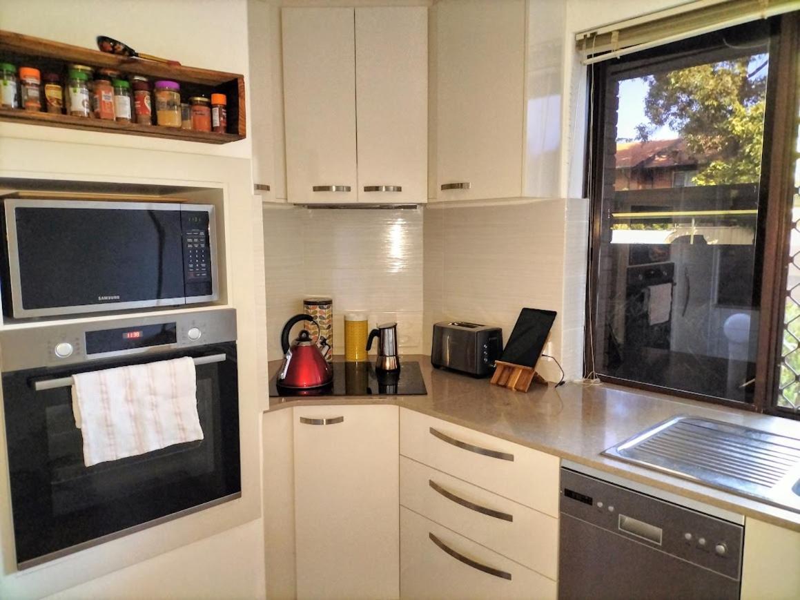 All The Comforts By The Lake Perth Esterno foto